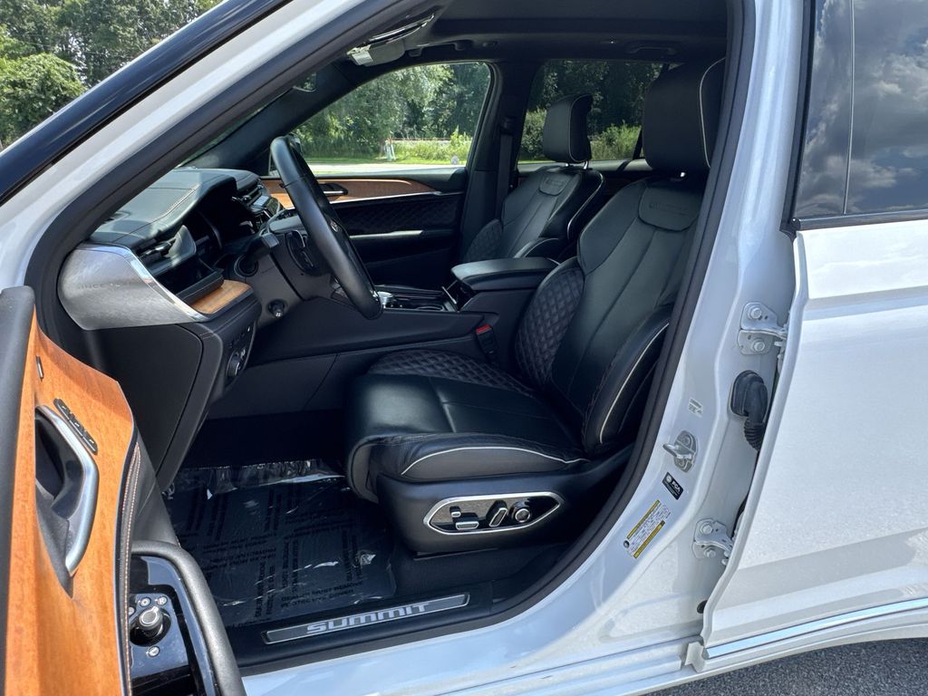 2022 Jeep Grand Cherokee Summit Reserve 4xe photo 13