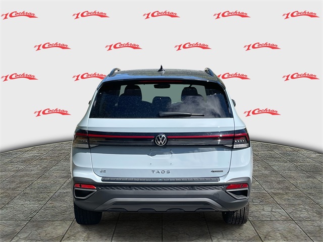 2025 Volkswagen Taos SE photo 4