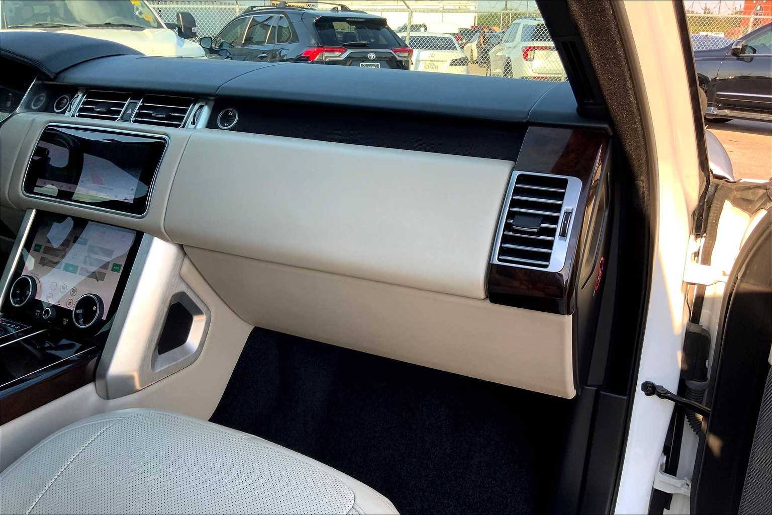 2019 Land Rover Range Rover HSE photo 15