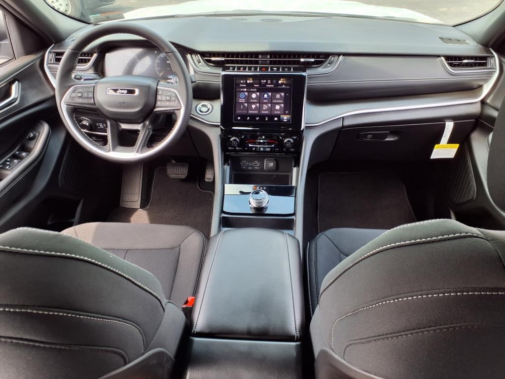 2025 Jeep Grand Cherokee Laredo X photo 7