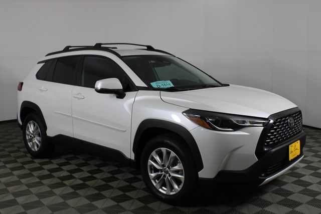 2023 Toyota Corolla Cross LE's photo