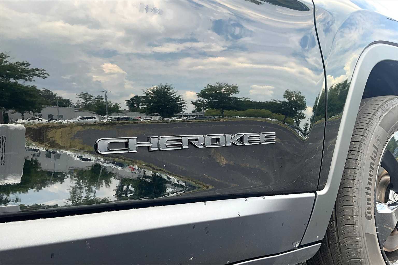2023 Jeep Cherokee Altitude Lux photo 25