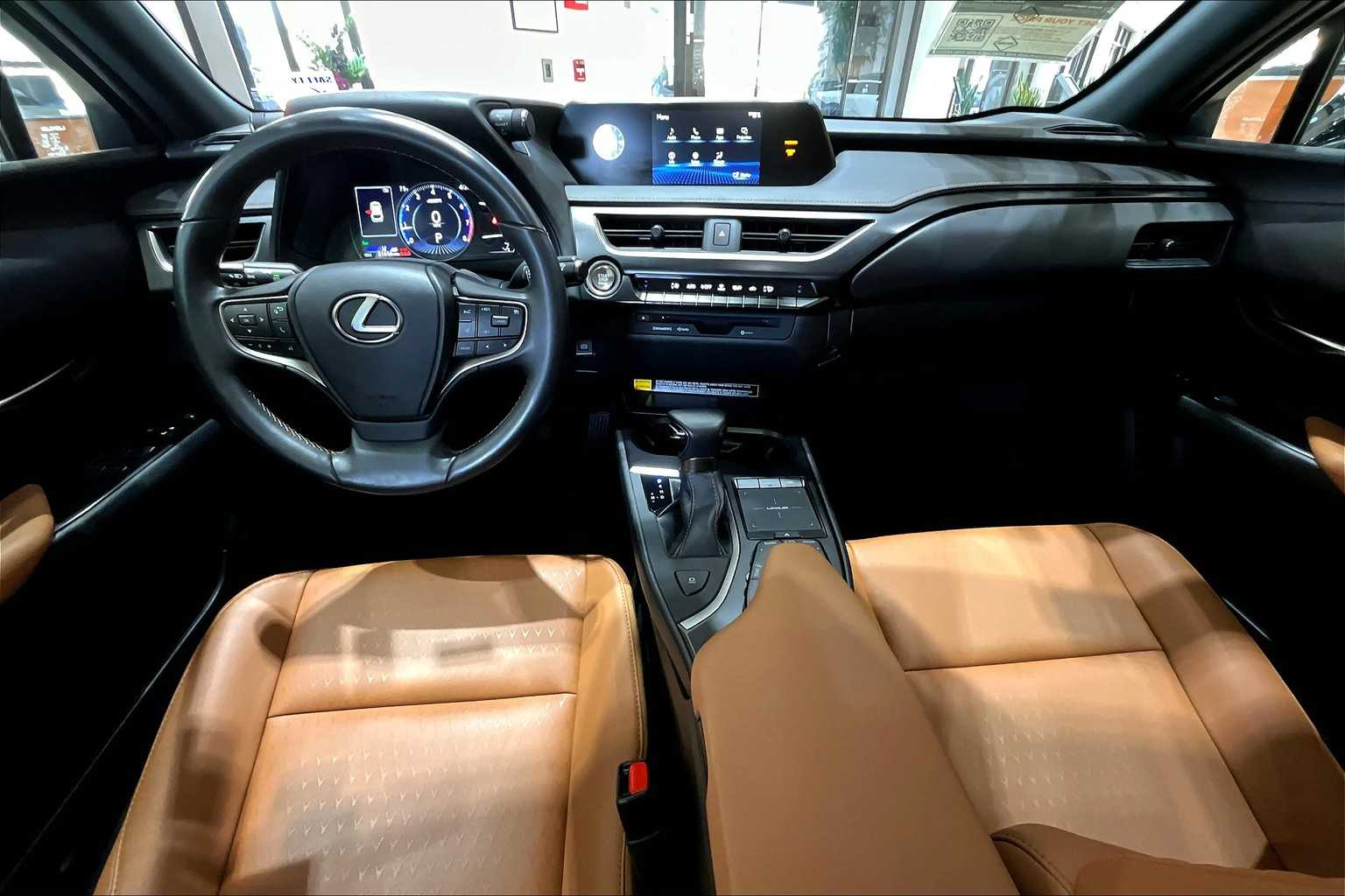 2022 Lexus UX 200 photo 13