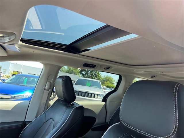 2022 Chrysler Pacifica Hybrid Limited photo 18