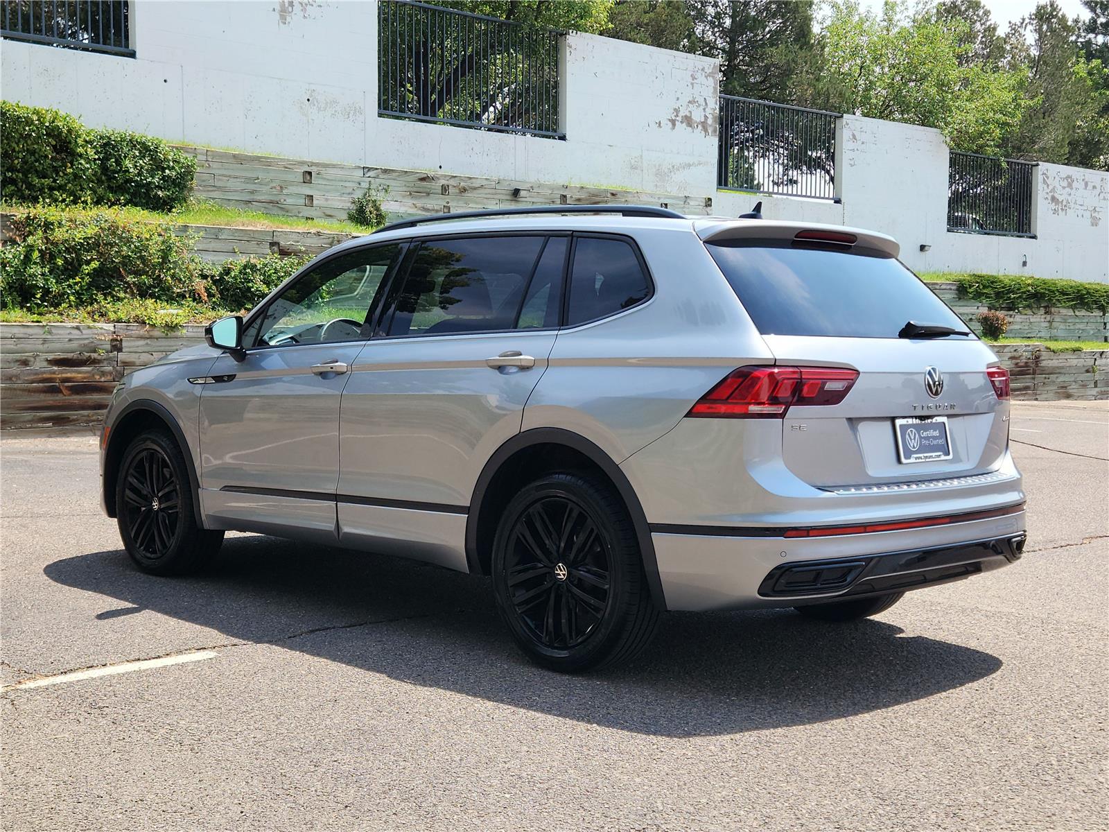 2022 Volkswagen Tiguan SE R-Line Black photo 4