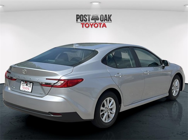2025 Toyota Camry SE photo 8