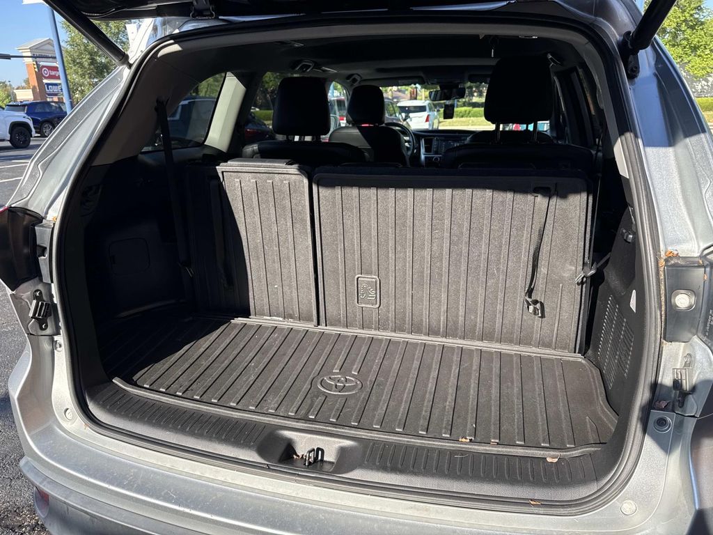 2019 Toyota Highlander SE XLE photo 5