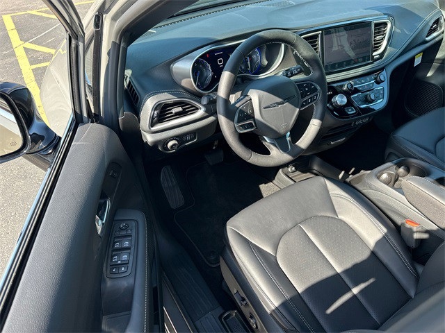 2025 Chrysler Pacifica photo 25