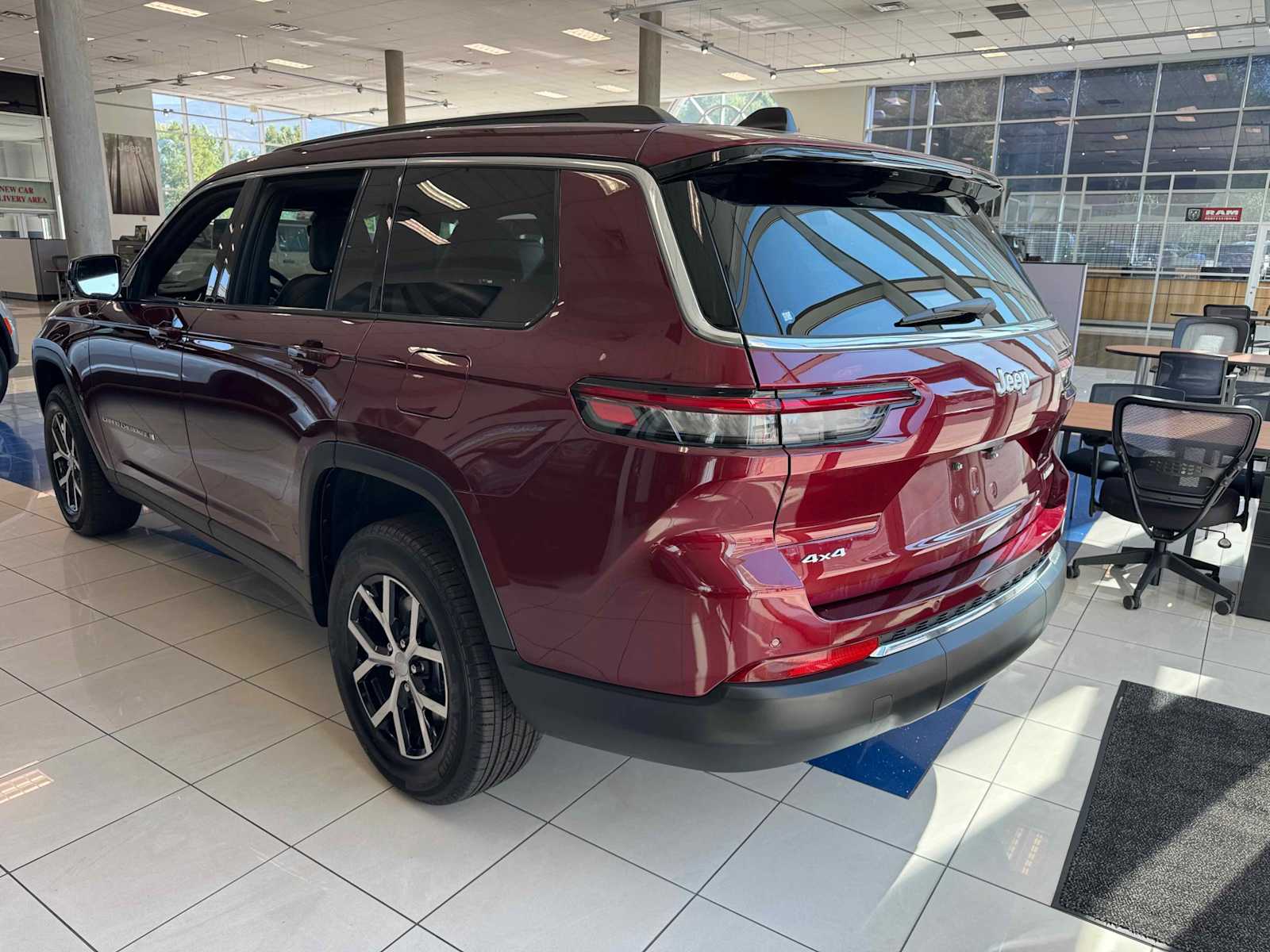 2025 Jeep Grand Cherokee Limited photo 3