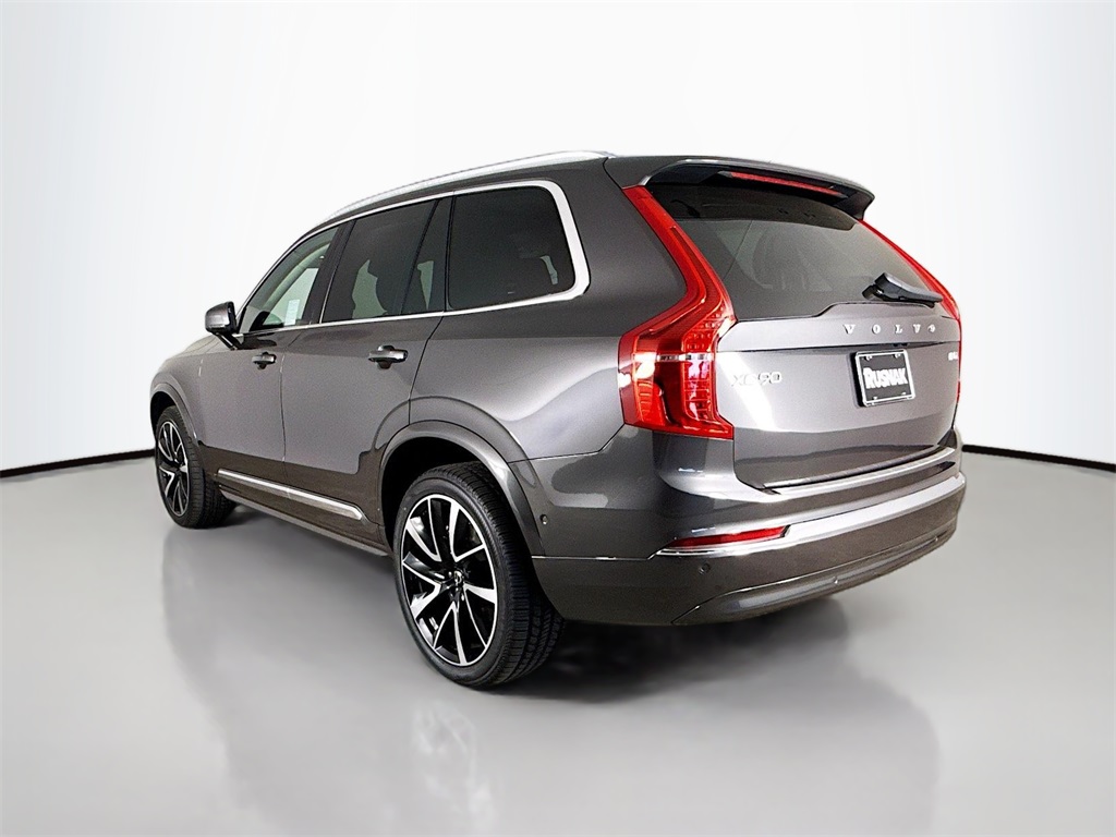 2023 Volvo XC90 B5 Plus photo 3