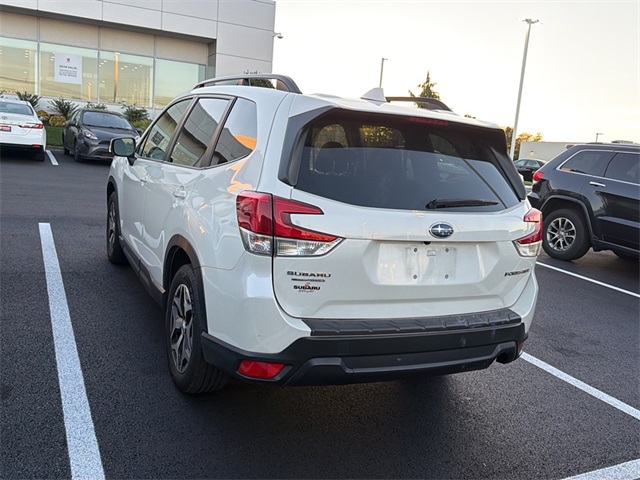 2021 Subaru Forester Premium photo 2