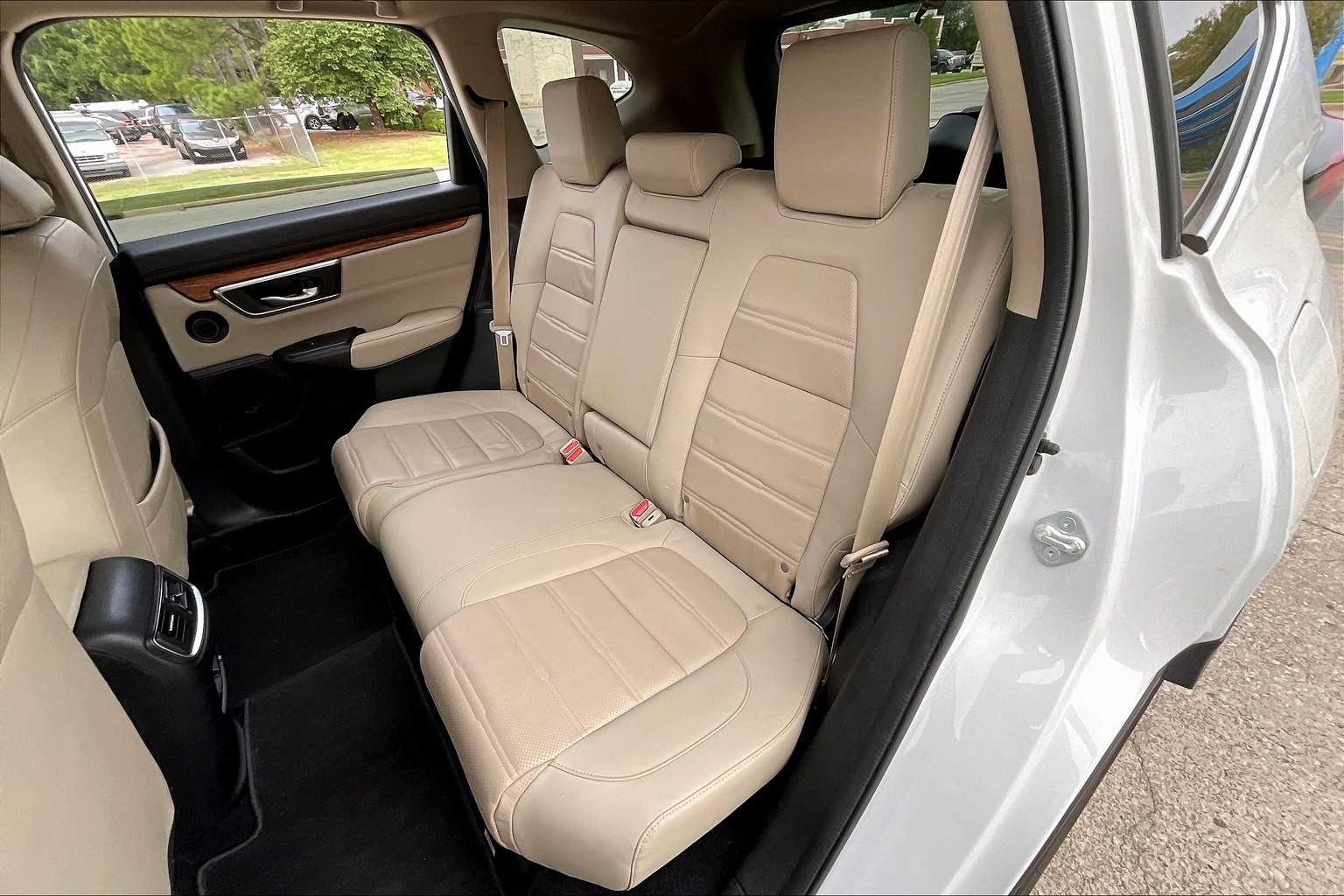 2022 Honda CR-V Hybrid Touring photo 18