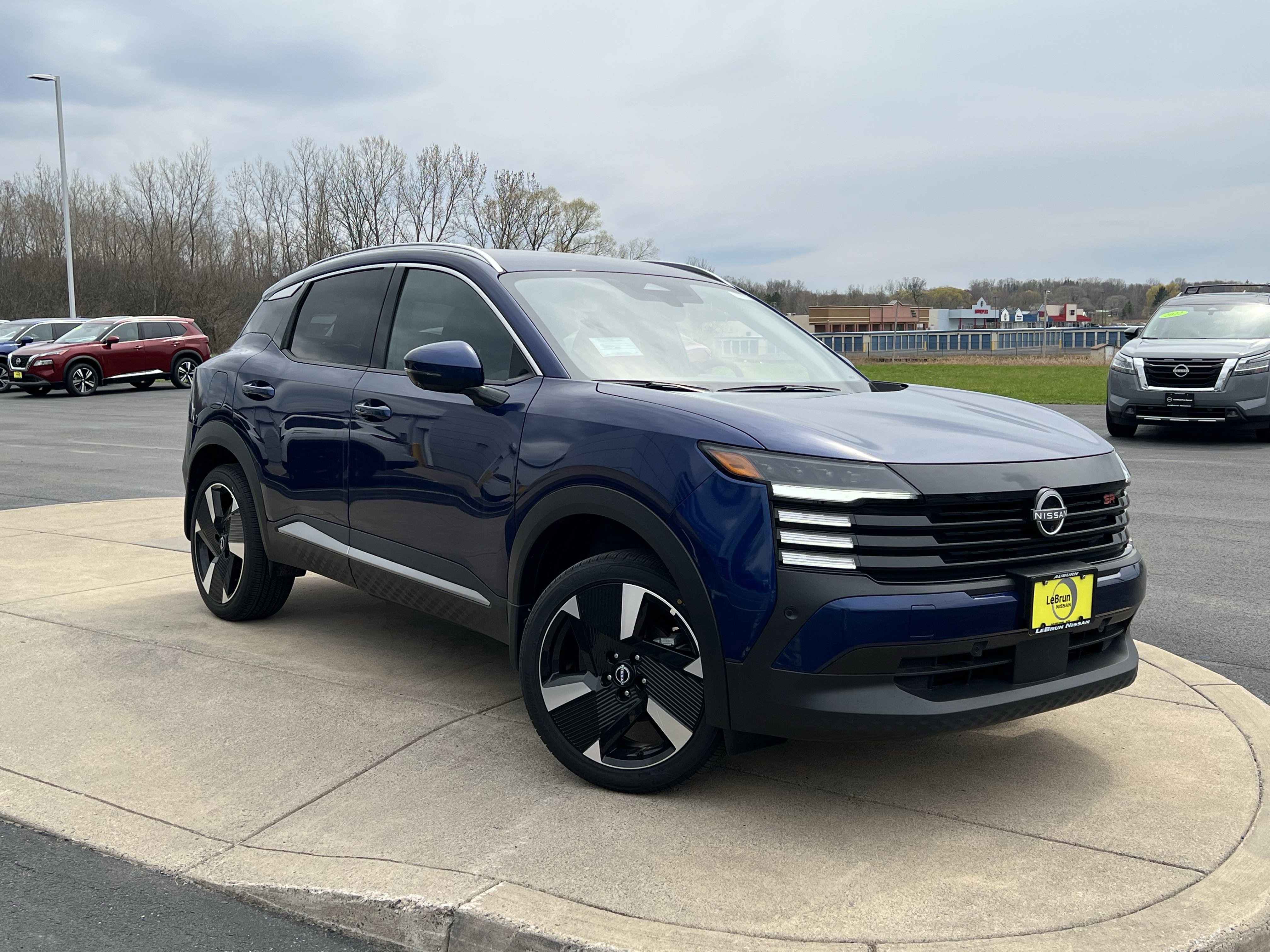2025 Nissan Kicks SR photo 4