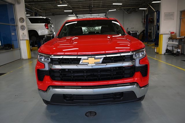 2026 Chevrolet Silverado LT photo 2
