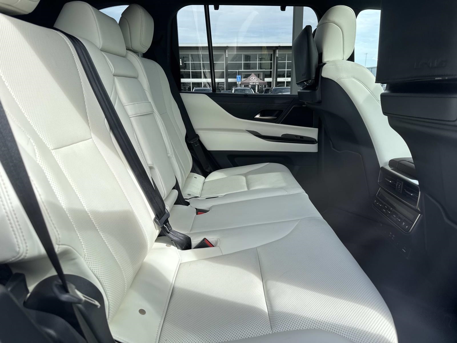 2023 Lexus LX 600 Luxury photo 8