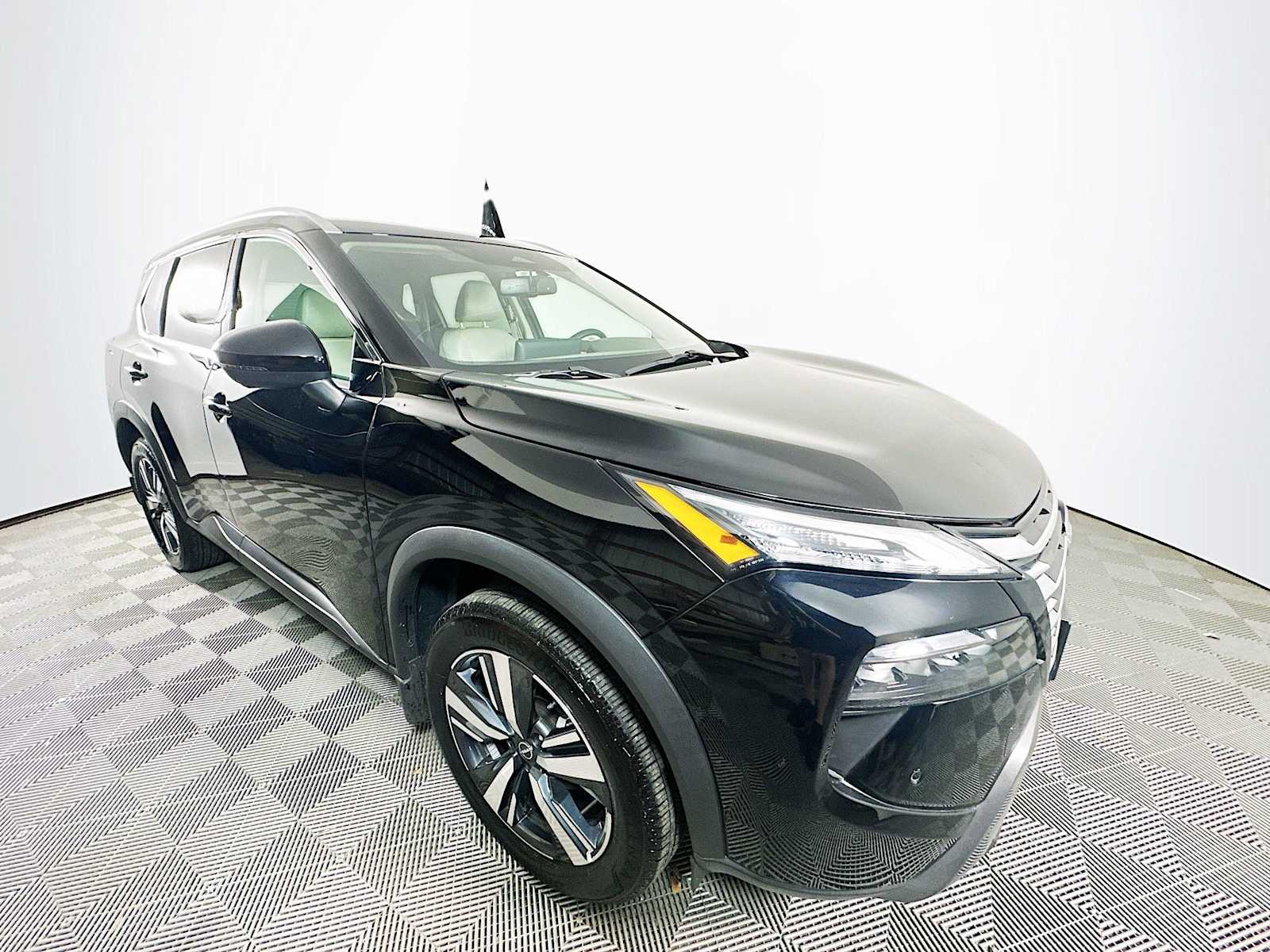 2024 Nissan Rogue SL photo 3