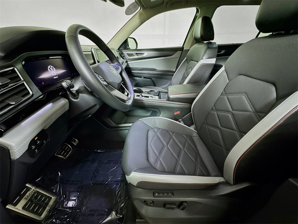 2024 Volkswagen Atlas Peak Edition SEL photo 6