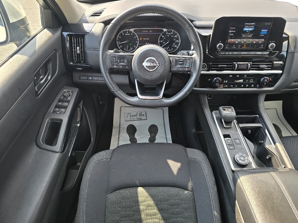 2024 Nissan Pathfinder SV photo 3
