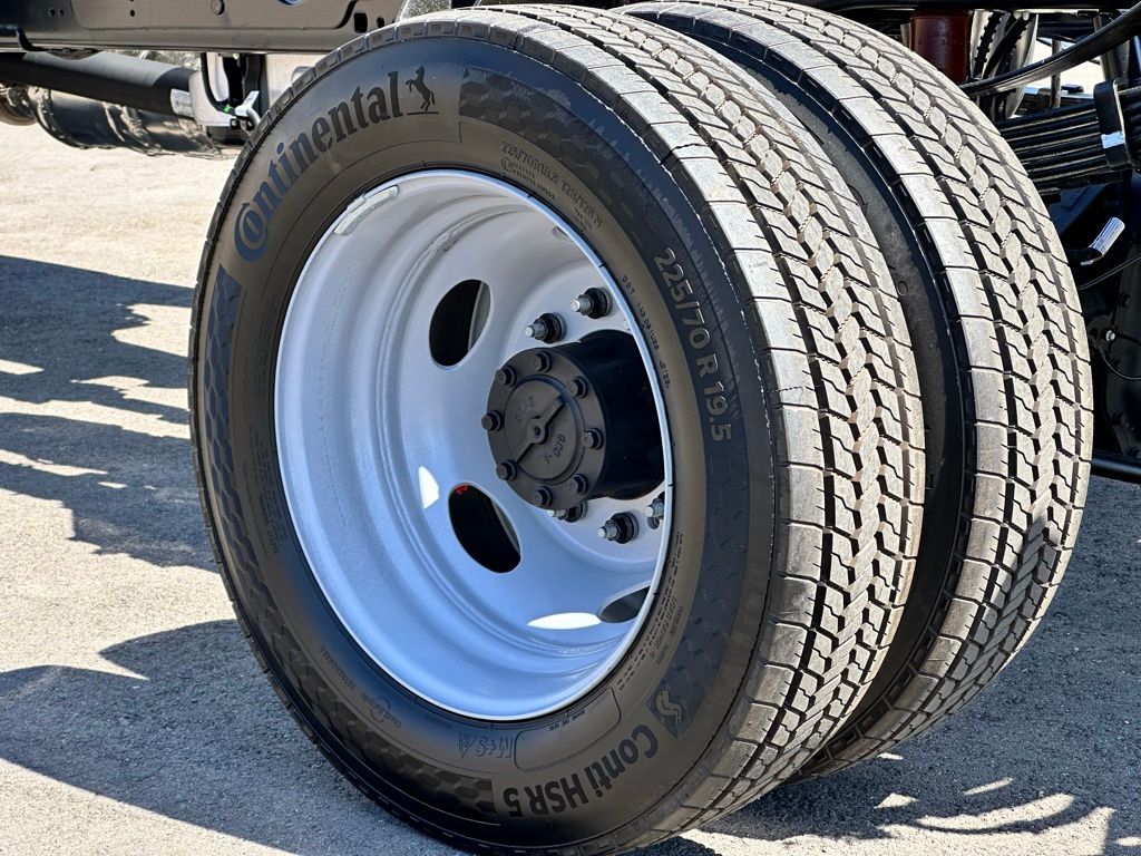 2025 Ford F-550 XLT photo 16