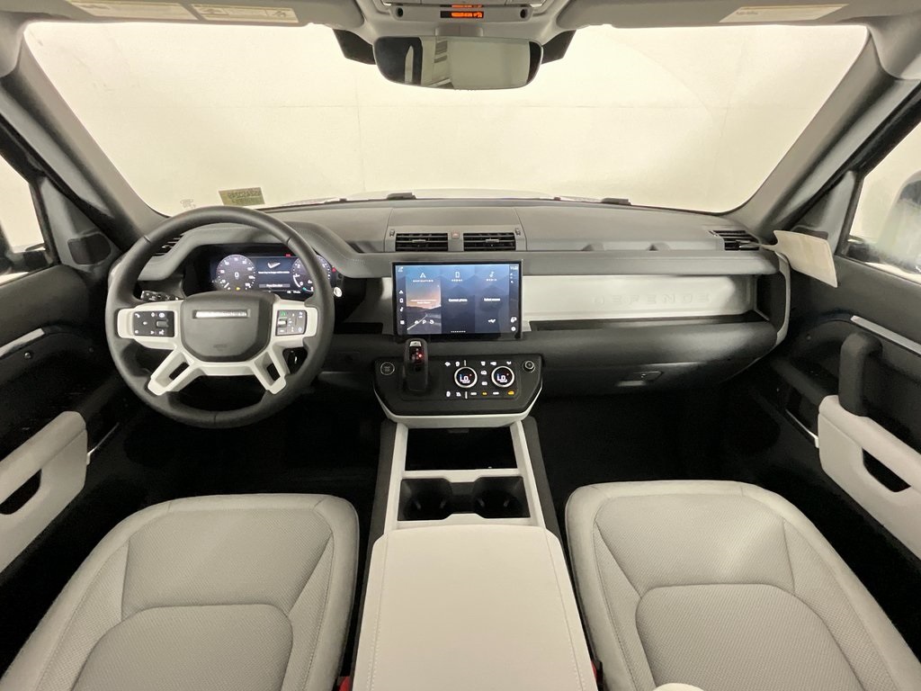 2025 Land Rover Defender 110 S photo 4