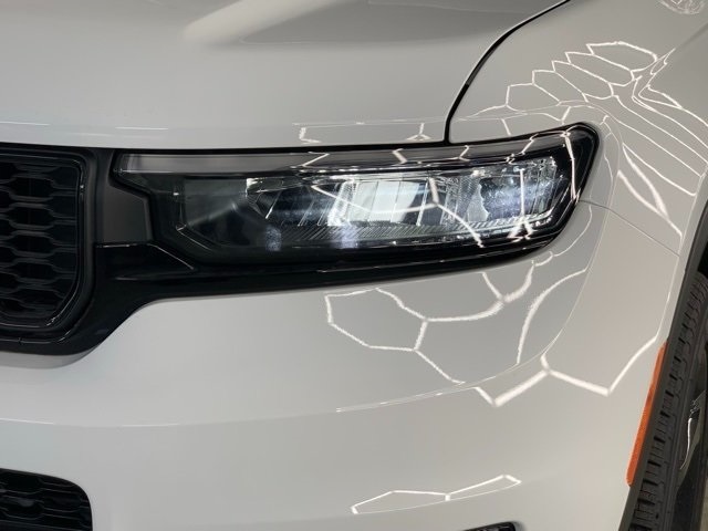 2025 Jeep Grand Cherokee Limited photo 10