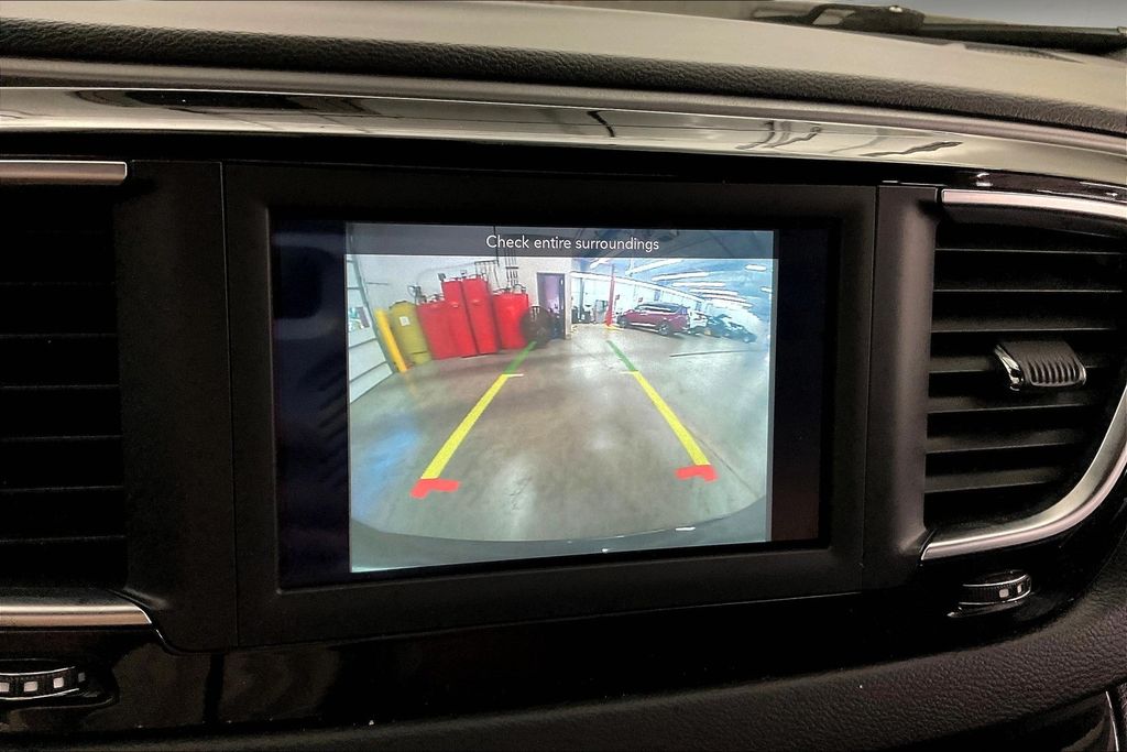 2018 Chrysler Pacifica Touring L photo 19