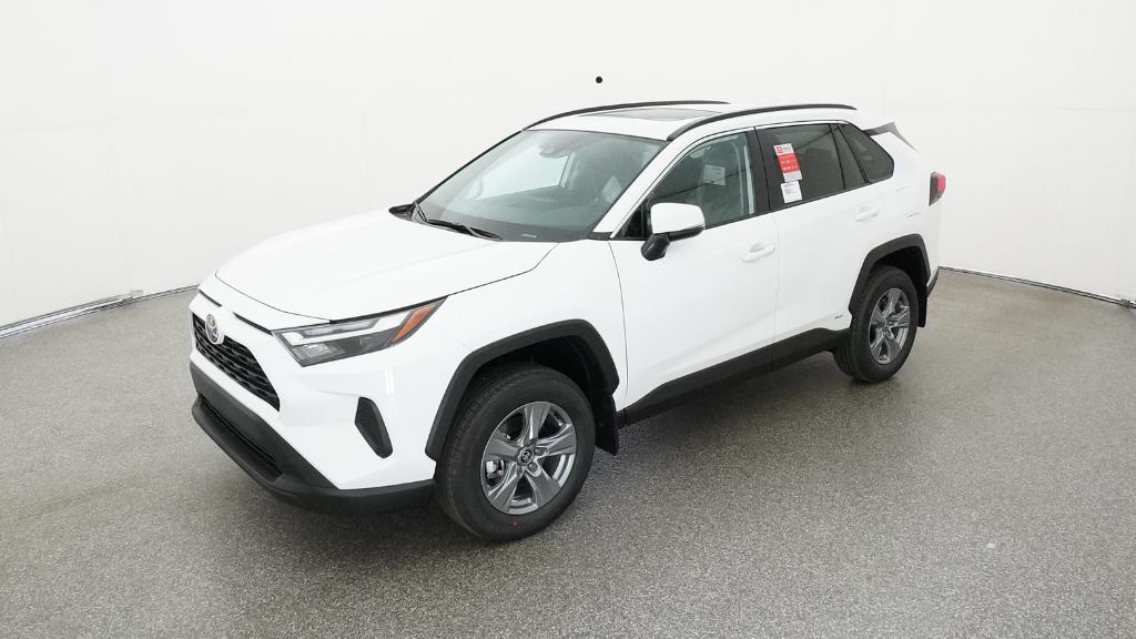 2025 Toyota RAV4 XLE's photo