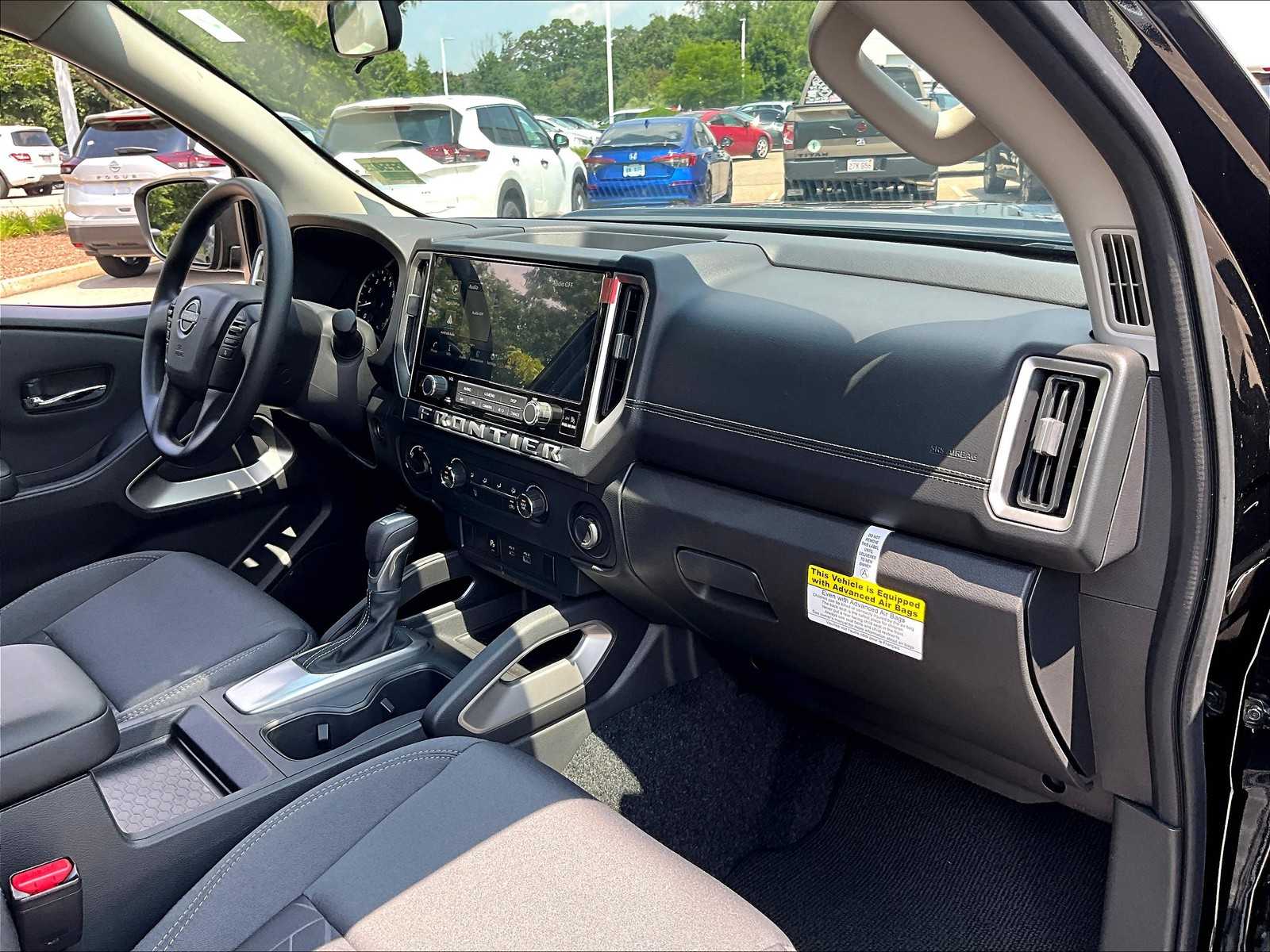 2025 Nissan Frontier SV photo 14