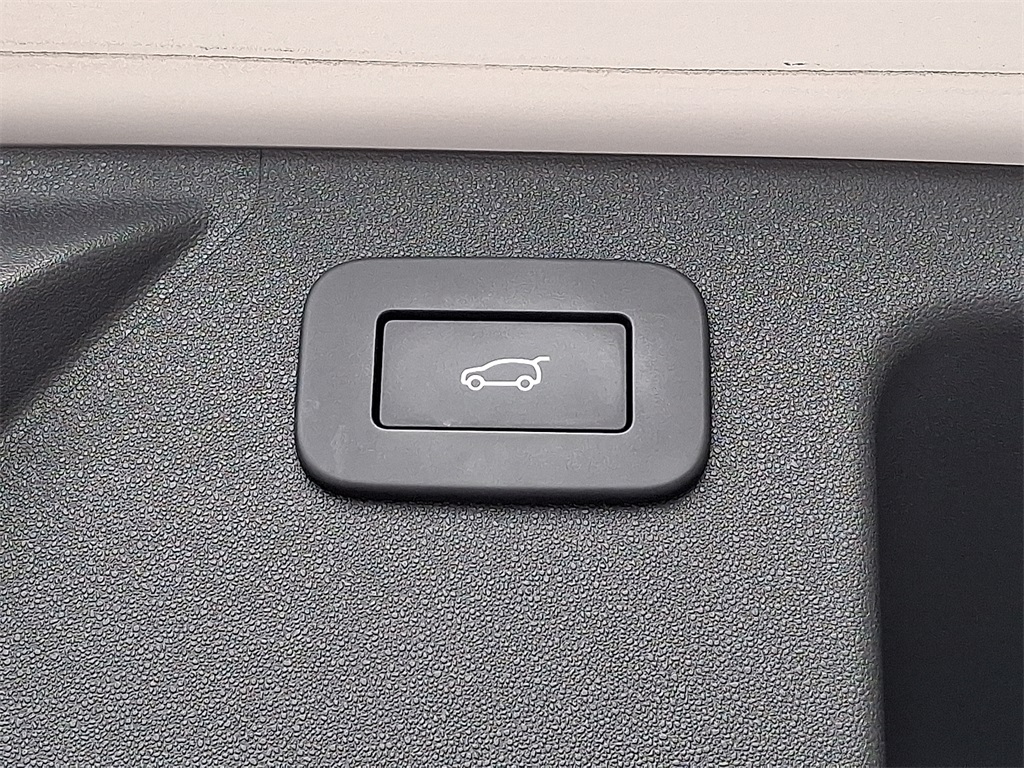 2023 Land Rover Discovery Sport S photo 25