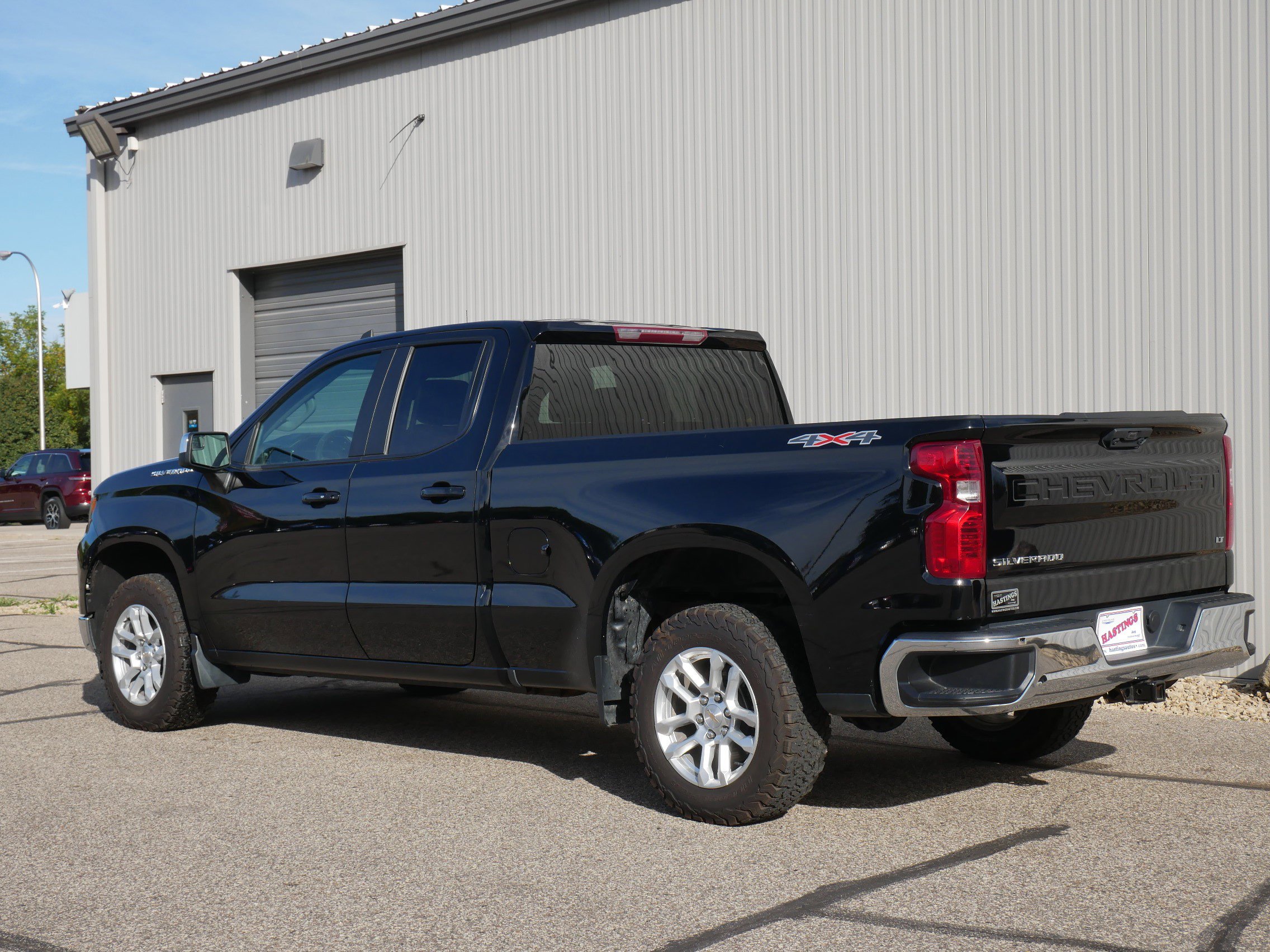 2022 Chevrolet Silverado 1500 LT photo 3