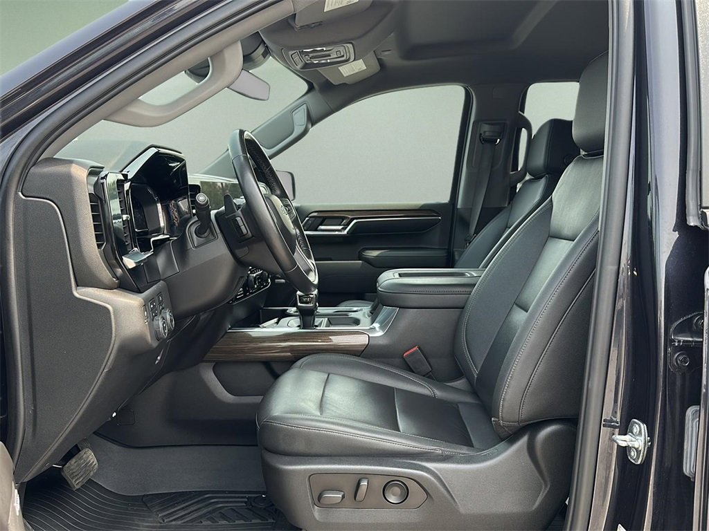 2022 Chevrolet Silverado 1500 LT Trail Boss photo 2