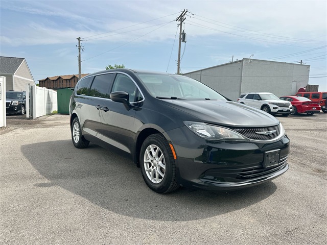 2017 Chrysler Pacifica LX photo 28