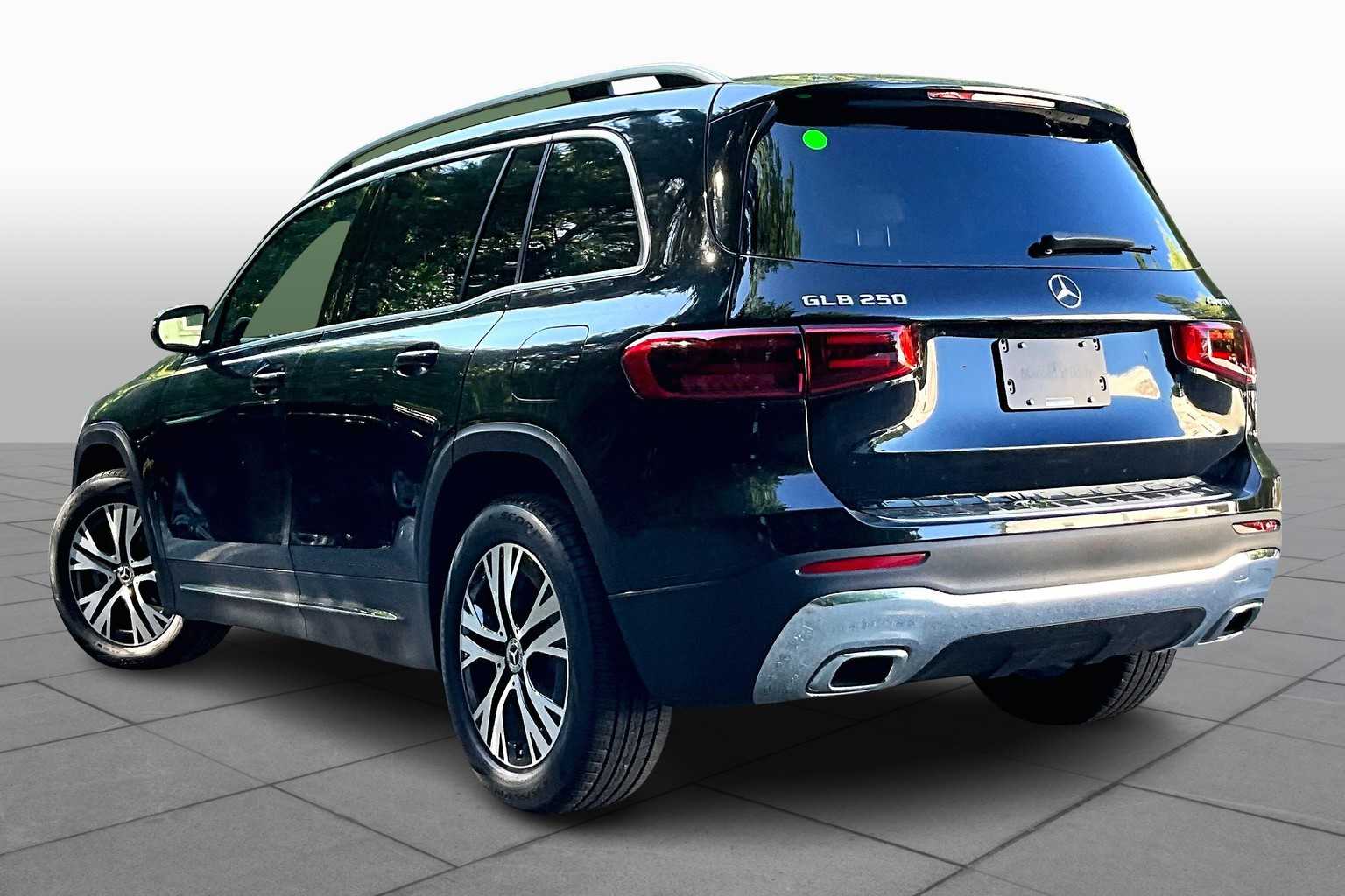 2026 Mercedes Benz GLB 250 4MATIC photo 4