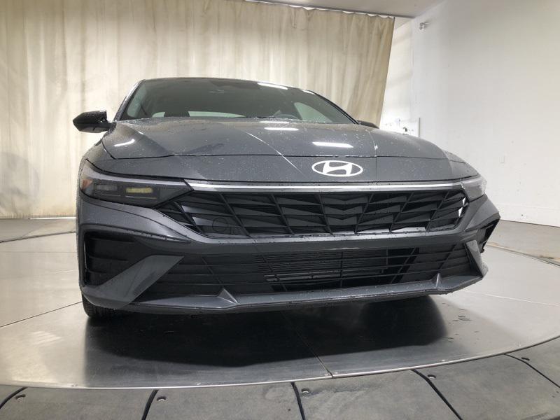 2025 Hyundai Elantra SEL Sport photo 2
