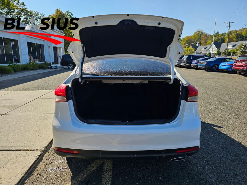 2017 Kia Forte S photo 24