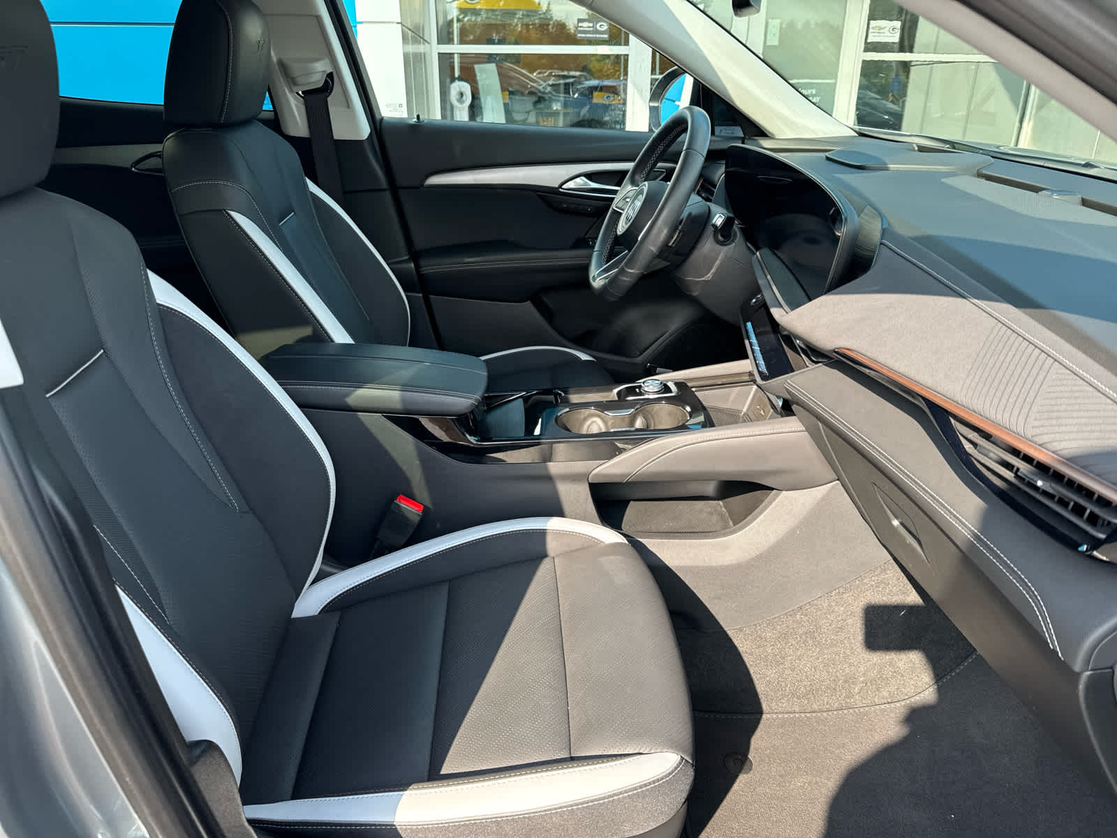 2025 Buick Envision Sport Touring photo 3