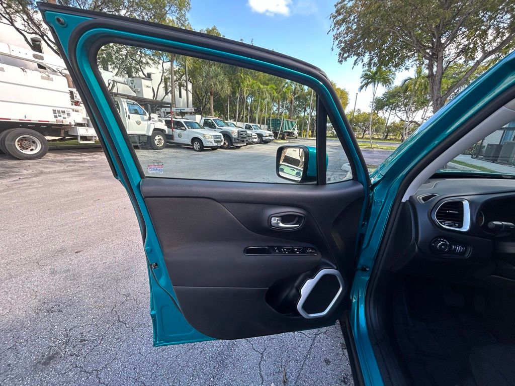 2021 Jeep Renegade Latitude photo 16