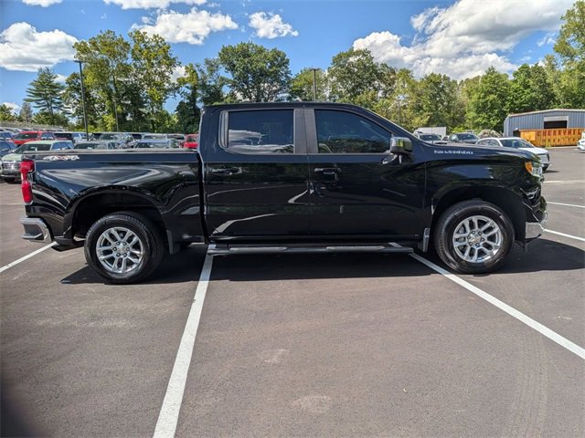 2022 Chevrolet Silverado 1500 LT photo 2