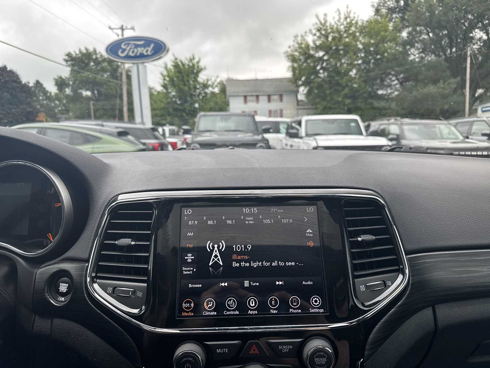 2021 Jeep Grand Cherokee Laredo X photo 26