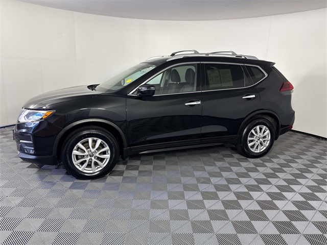 2019 Nissan Rogue SV photo 2