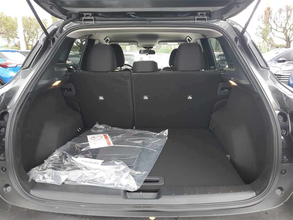 2025 Nissan Kicks SV photo 4