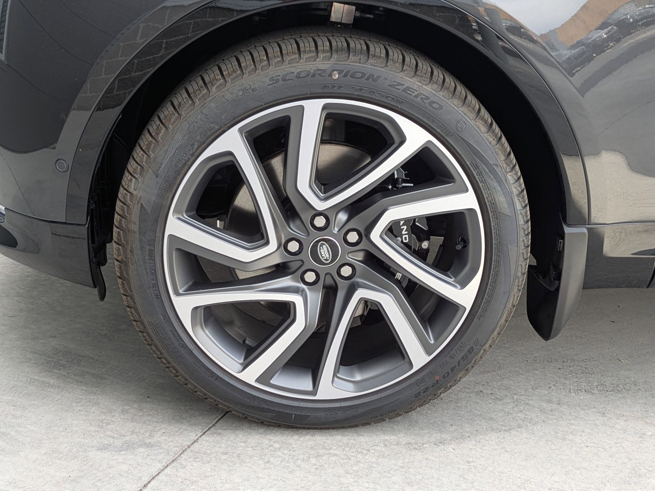 2025 Land Rover Discovery Metropolitan Edition photo 11