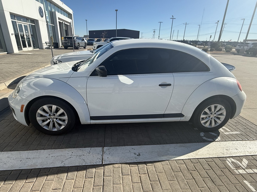2017 Volkswagen Beetle S's photo