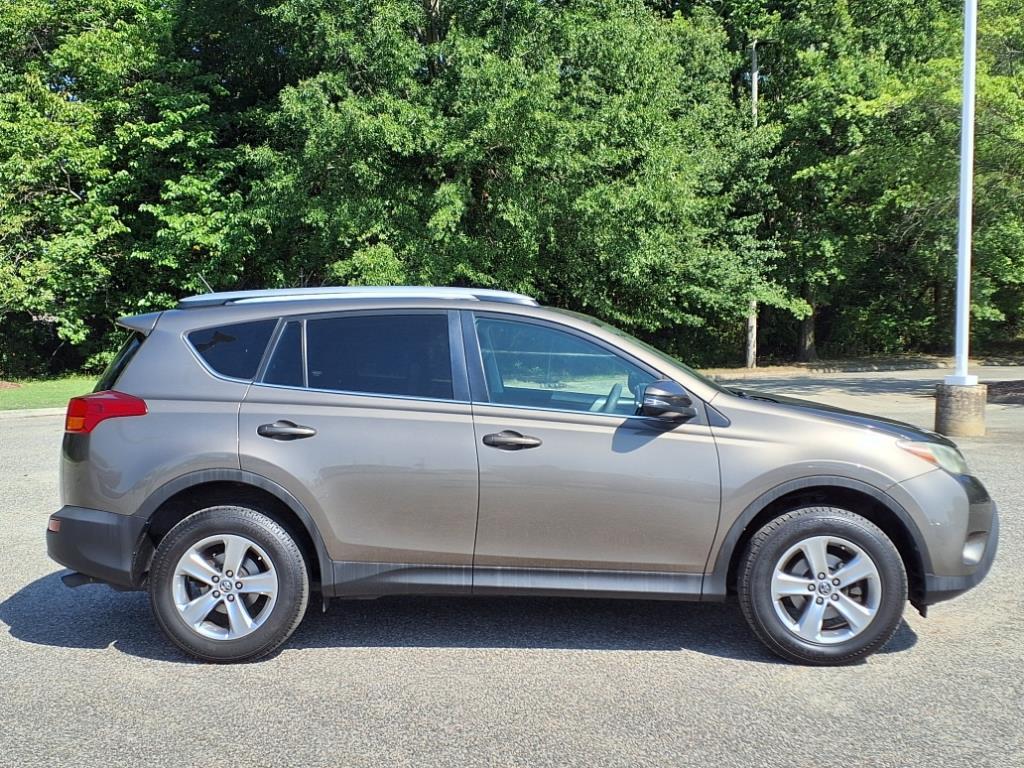 2015 Toyota RAV4 XLE photo 4