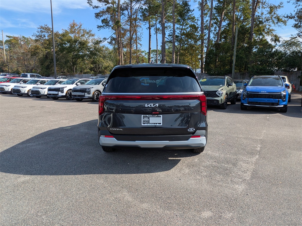 2026 Kia Carnival LXS photo 3