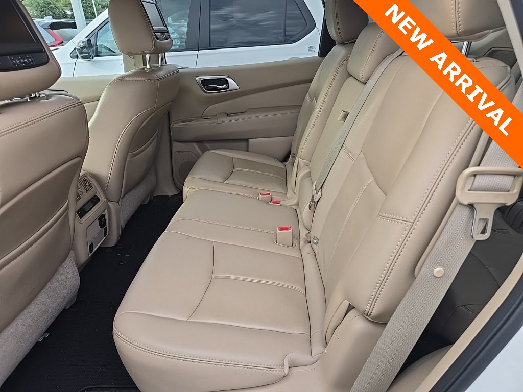 2016 Nissan Pathfinder SL photo 8