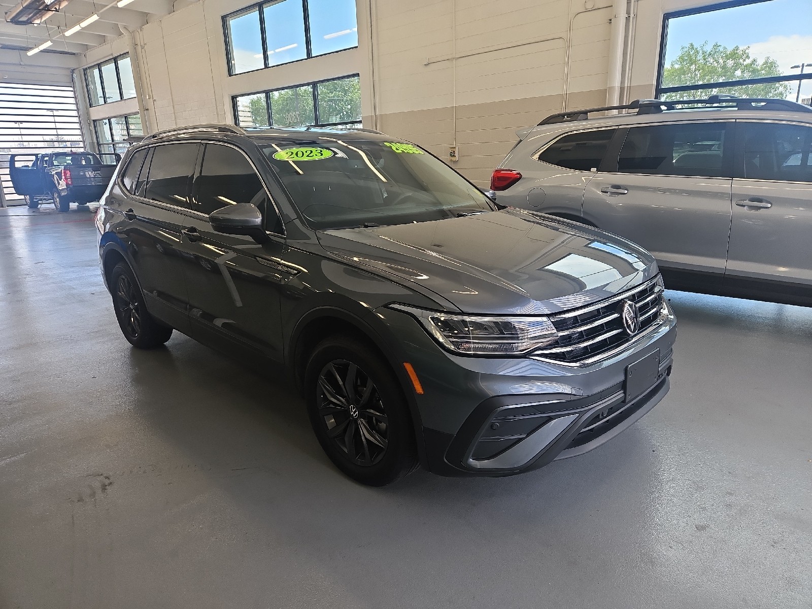 Used 2023 Platinum Gray Metallic Volkswagen SE image 3