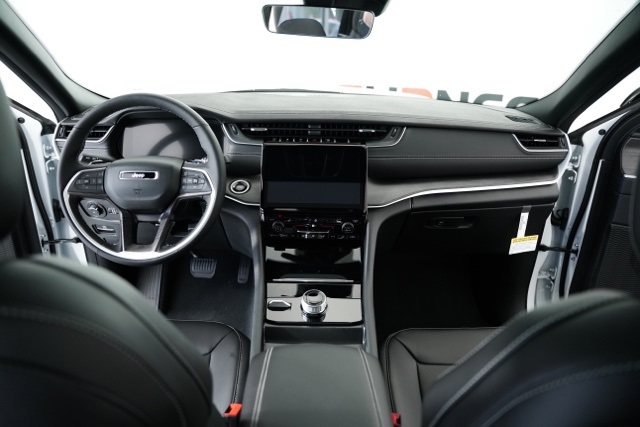 2025 Jeep Grand Cherokee Limited photo 30