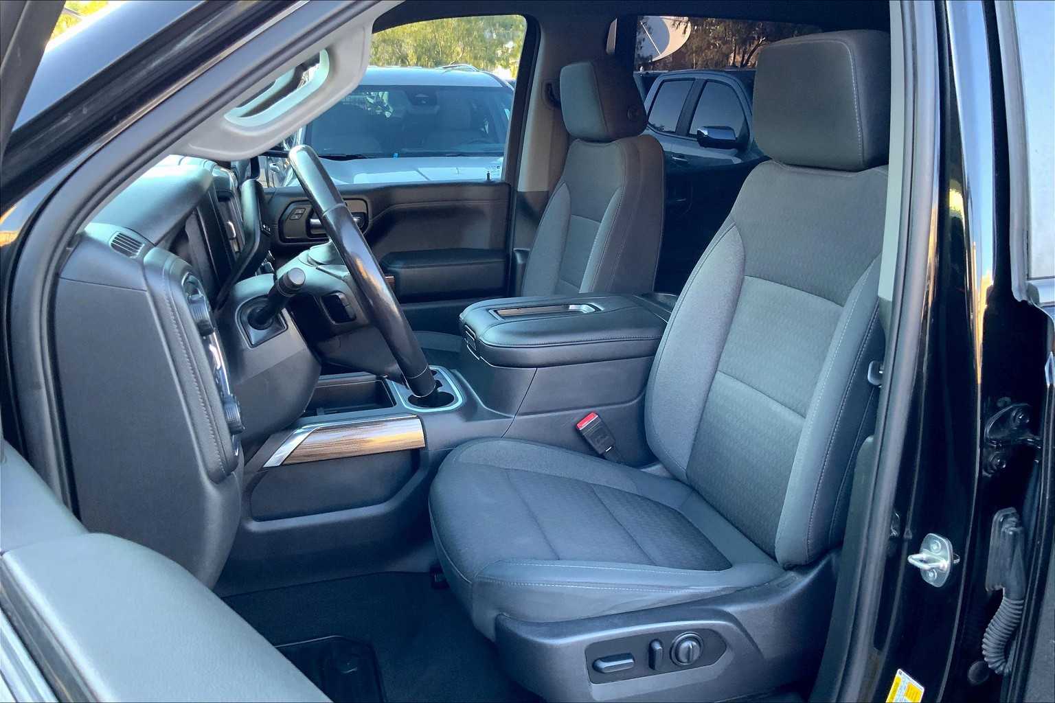 2020 Chevrolet Silverado 1500 RST photo 7