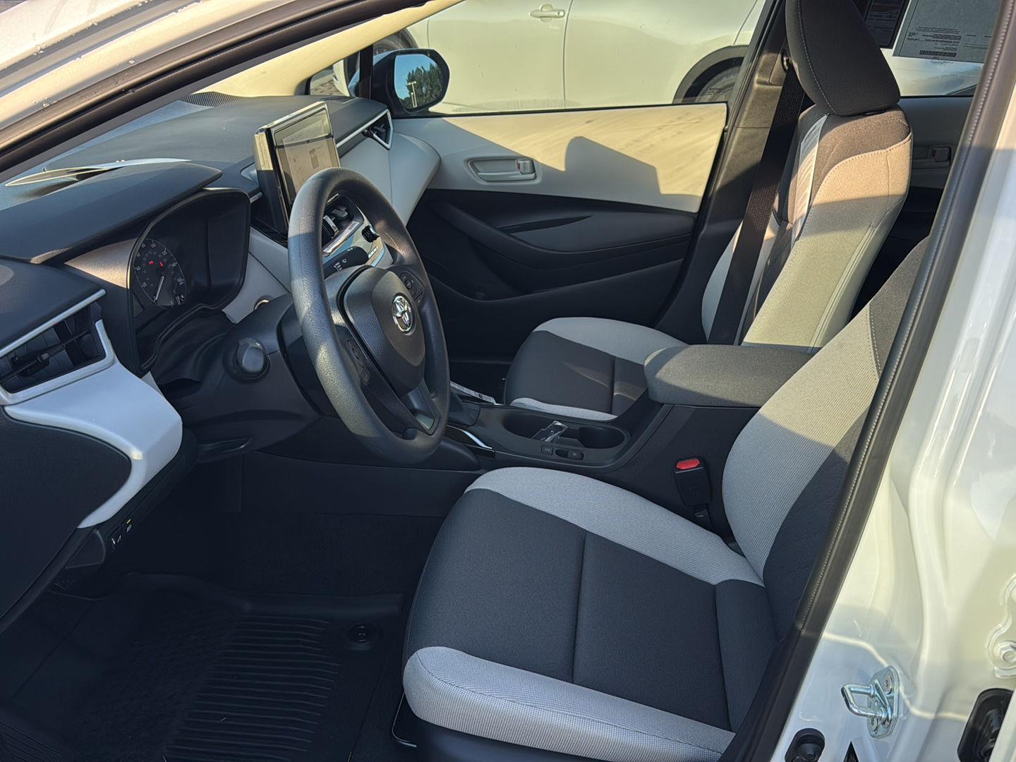 2025 Toyota Corolla LE photo 6